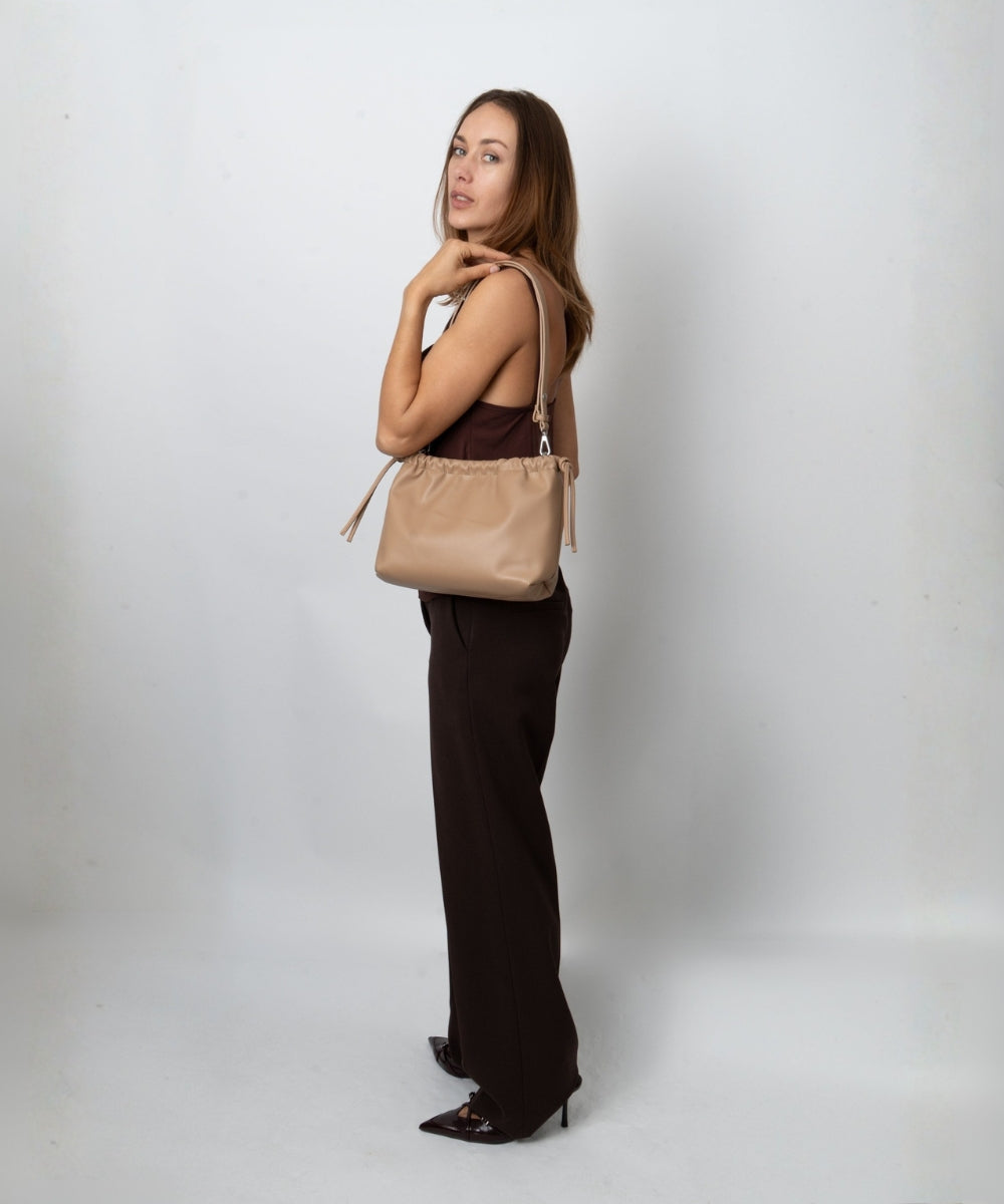 HVISK ARCANE SOFT STRUCTURE Handle Bag 484 Sand Dune
