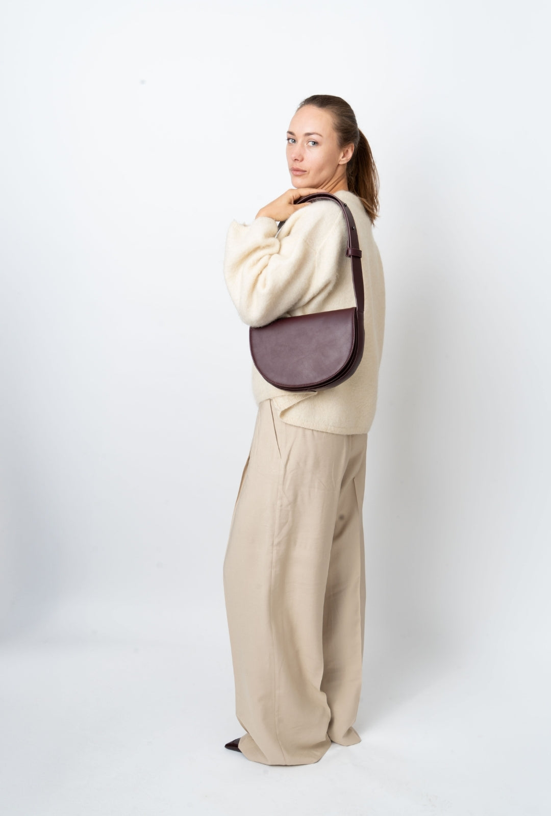 HVISK CLIFF SOFT STRUCTURE Crossbody 475 Midnight Plum