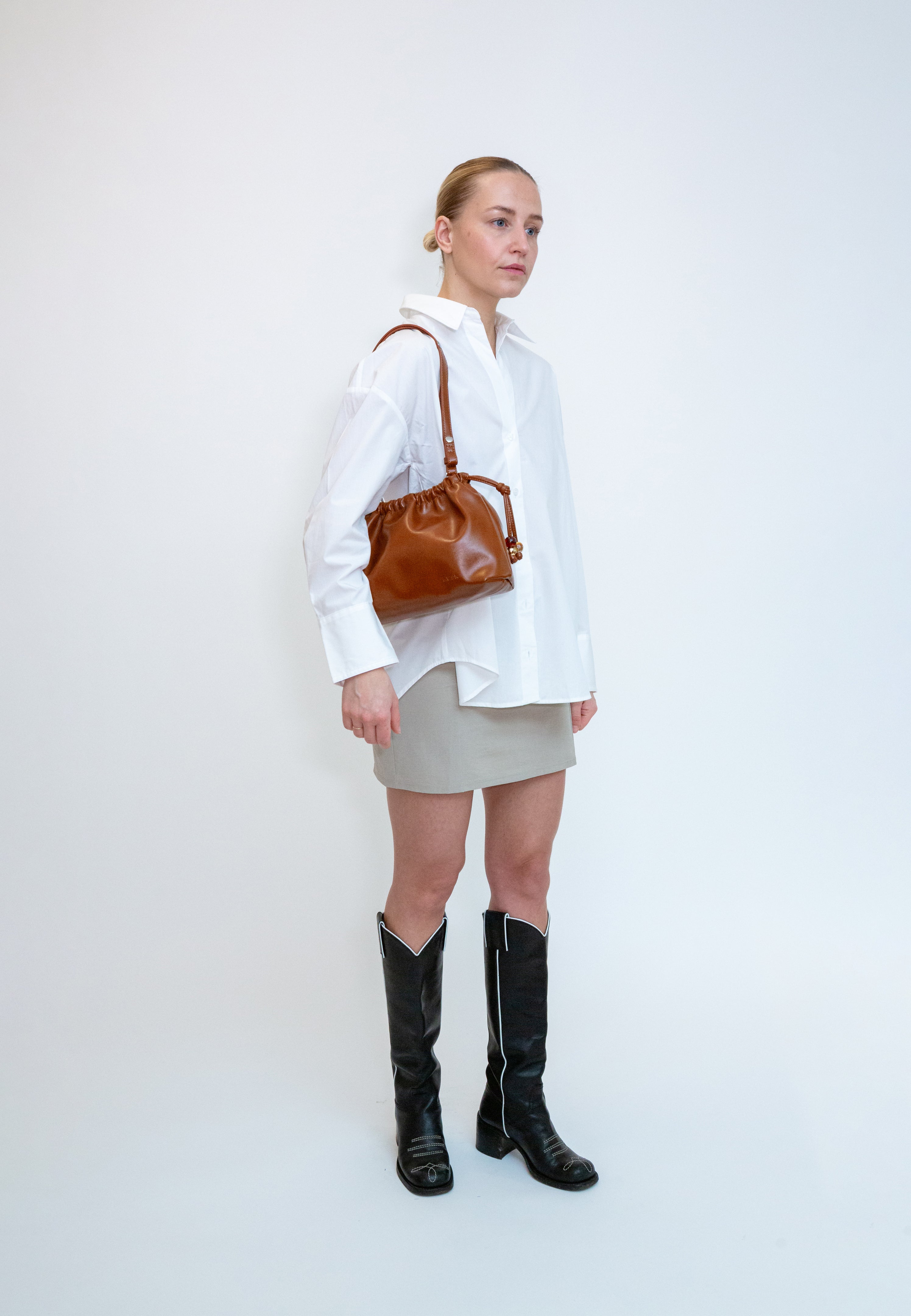 HVISK ARCANE GLOSSY STRUCTURE Handle Bag 499 Brown Amber