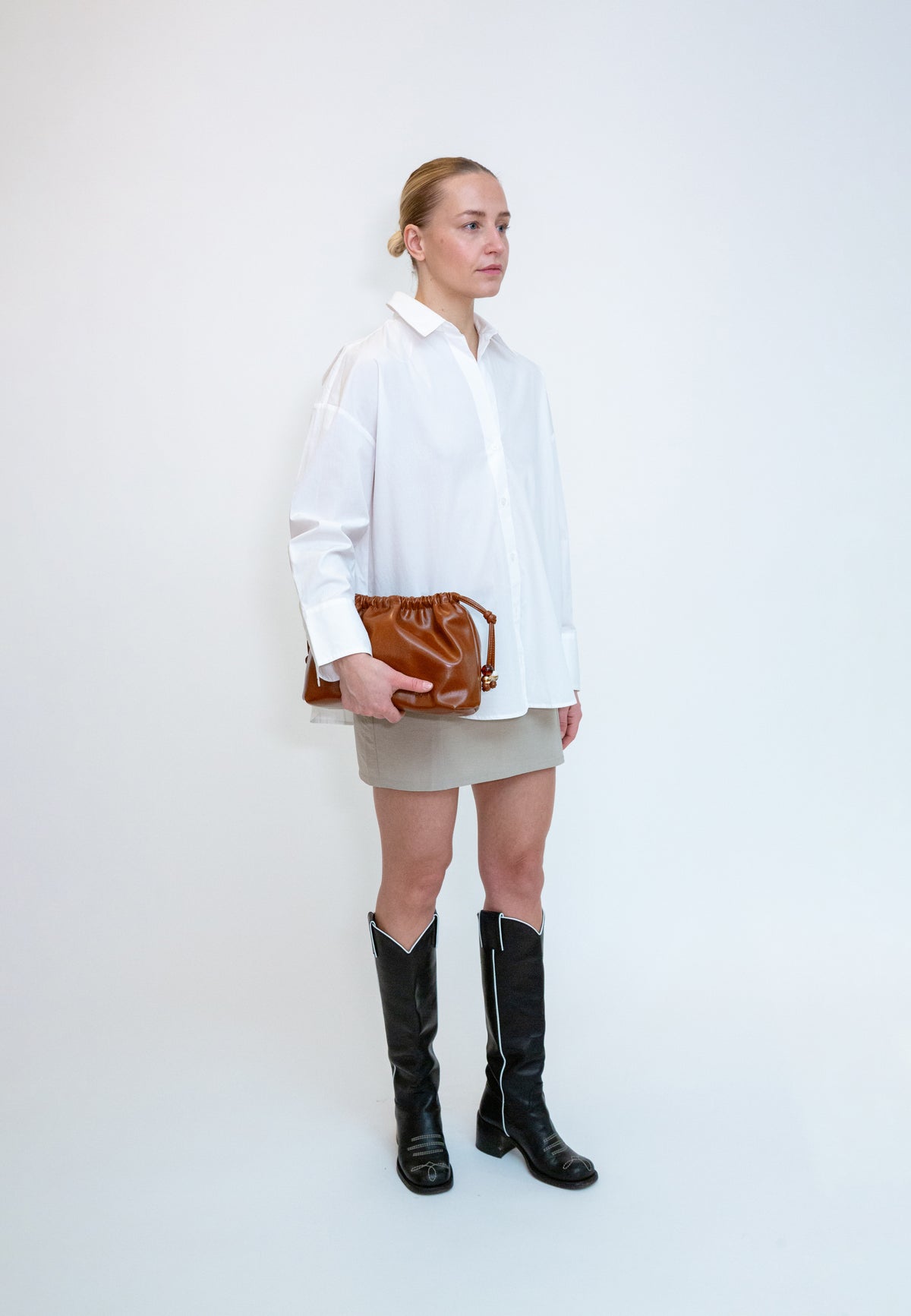 HVISK Arcane Glossy Clutch 499 Brown Amber