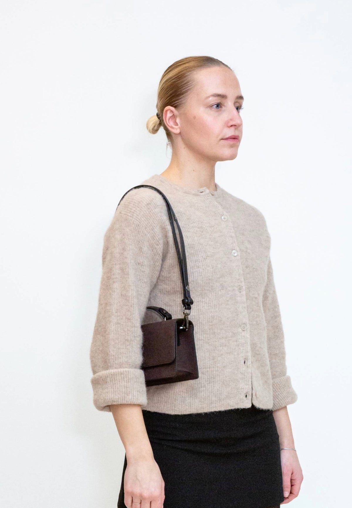 HVISK Aria Brush Handbag 514 Umber Brown / Black