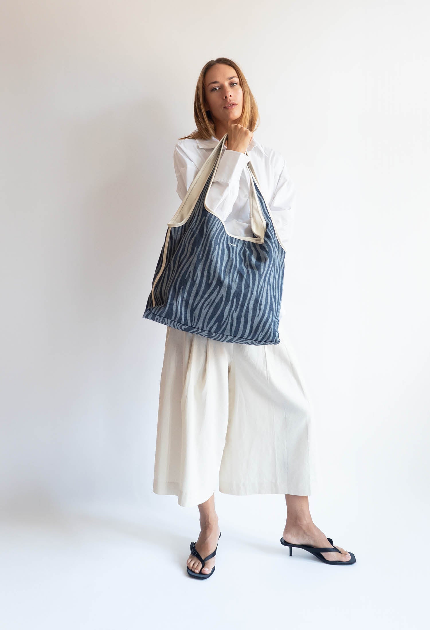 HVISK CARRY DENIM Tote Bag 470 Navy Zebra