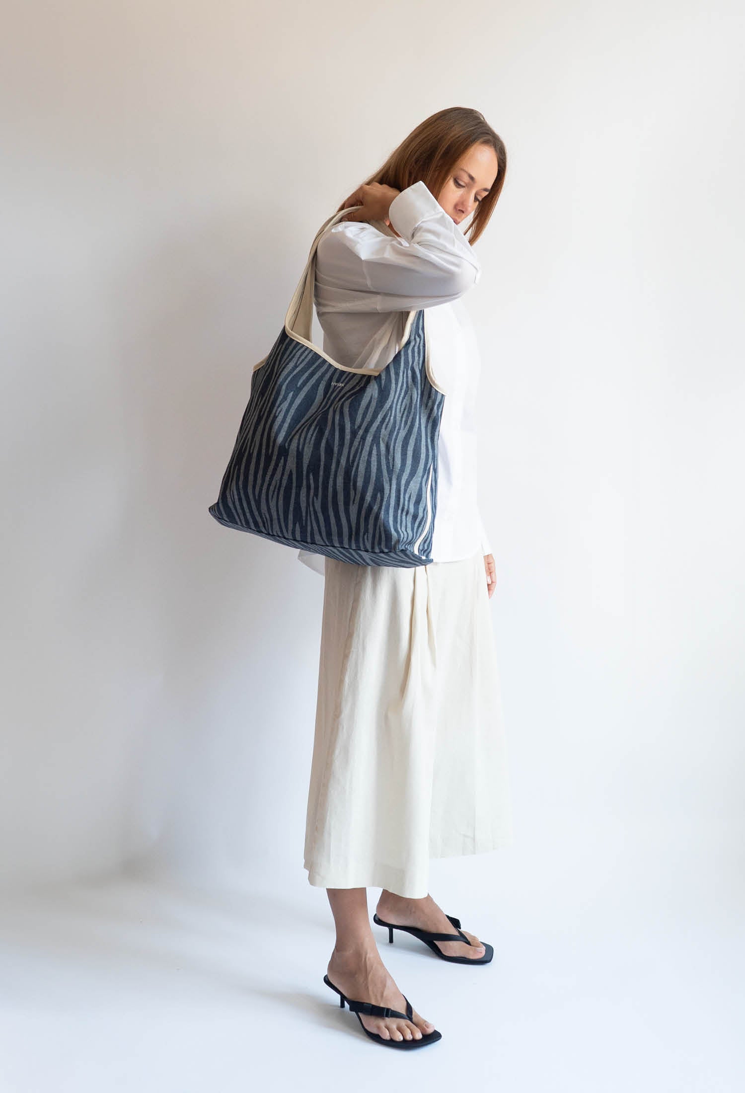 HVISK CARRY DENIM Tote Bag 470 Navy Zebra