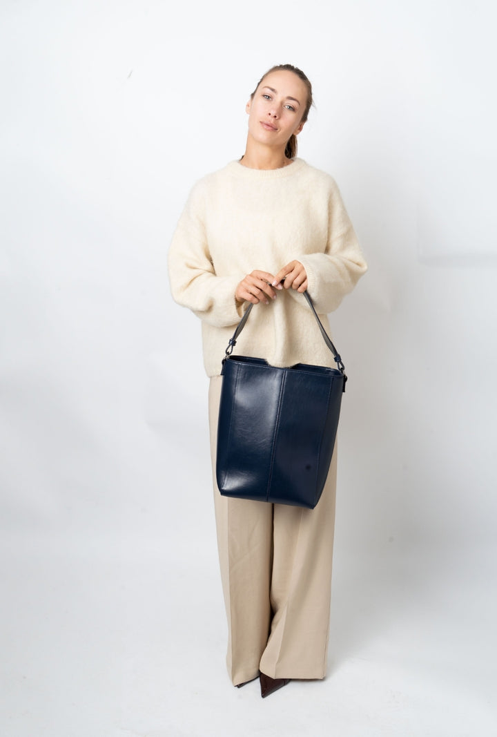 HVISK CASSET GLOSSY STRUCTURE Tote Bag 480 Eclipse Blue