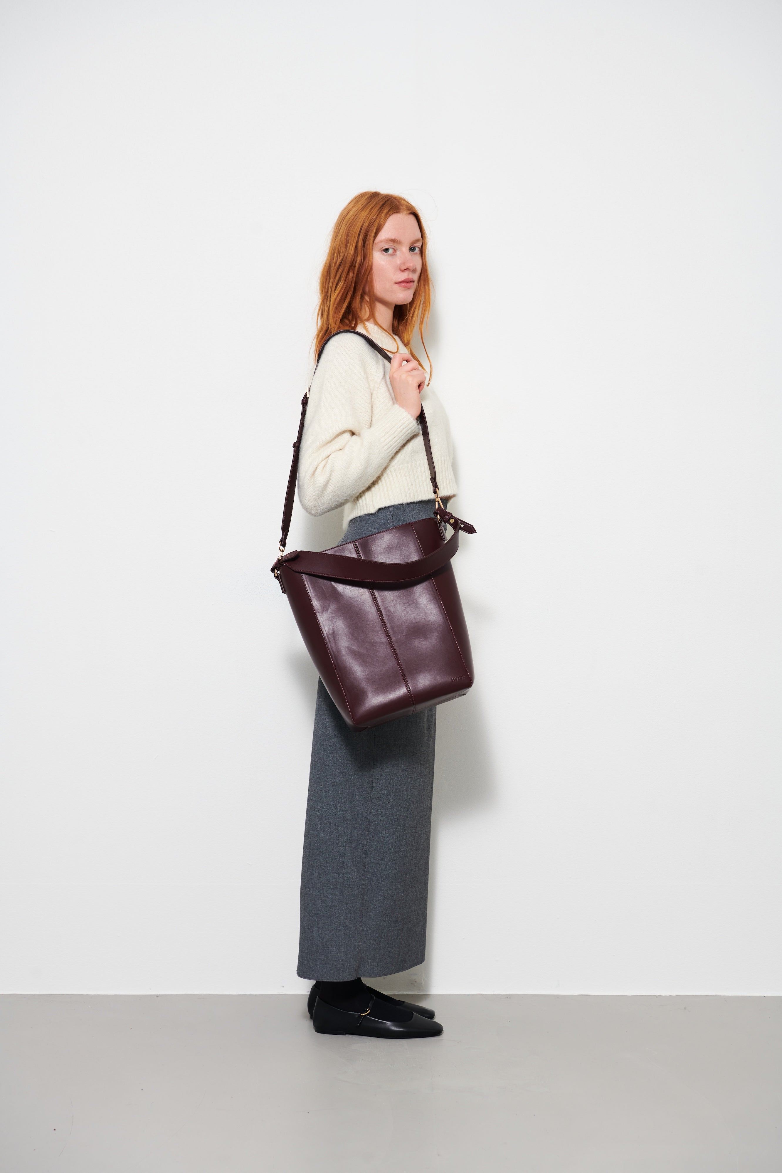 HVISK CASSET SOFT STRUCTURE Bucket Bag 444 Deep Purple