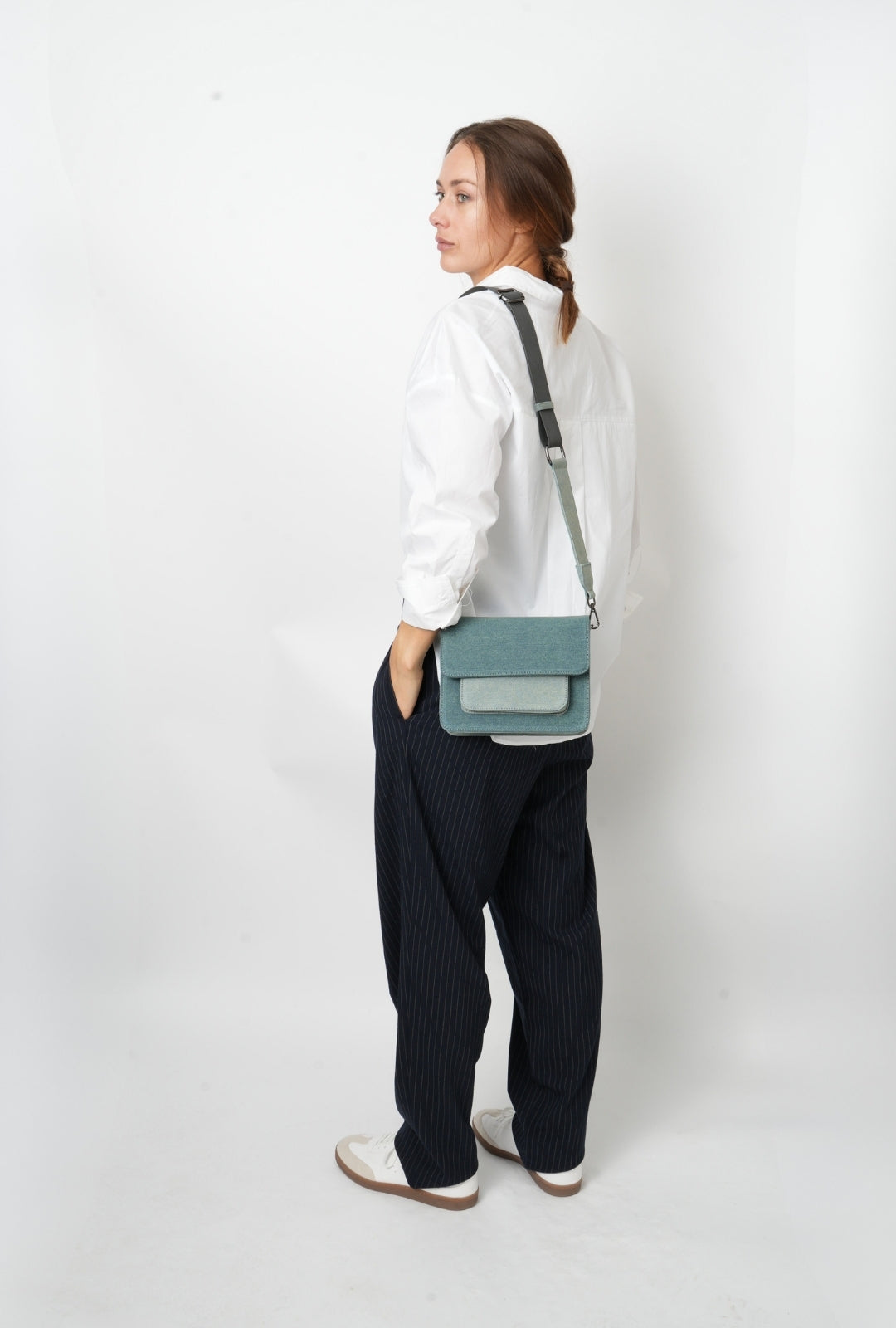 HVISK CAYMAN POCKET DENIM Crossbody 481 Teal Tones