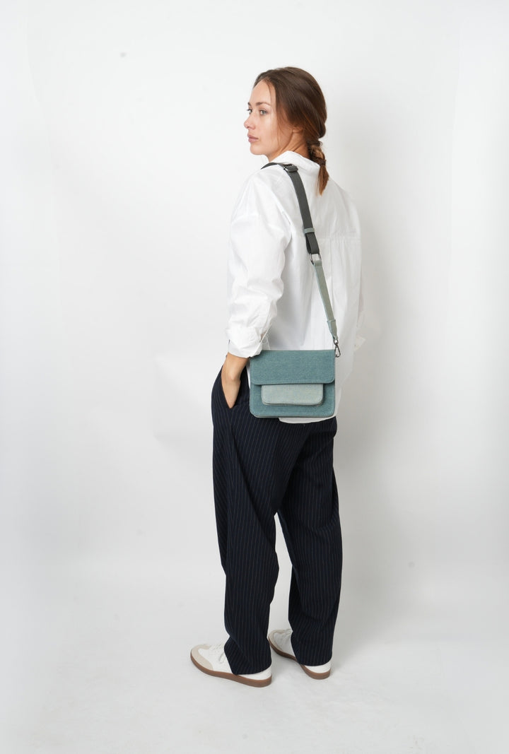 HVISK CAYMAN POCKET DENIM Crossbody 481 Teal Tones