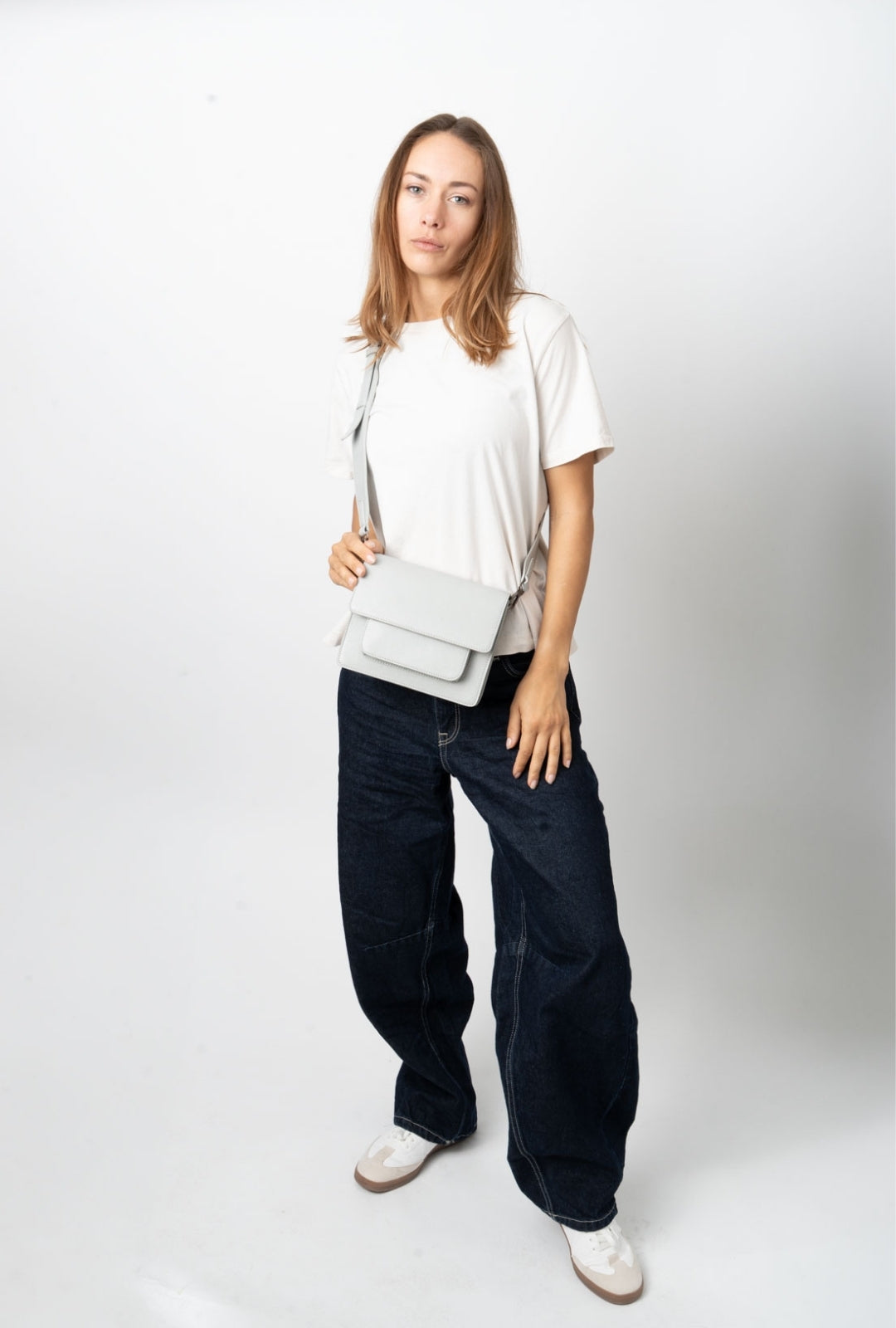 HVISK CAYMAN POCKET GLOSSY STRUCTURE Crossbody 477 Grey Aura