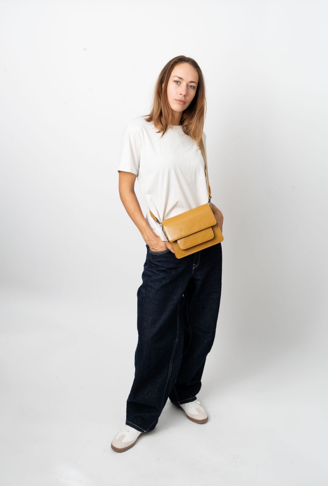 HVISK CAYMAN POCKET GLOSSY STRUCTURE Crossbody 478 Amber Haze