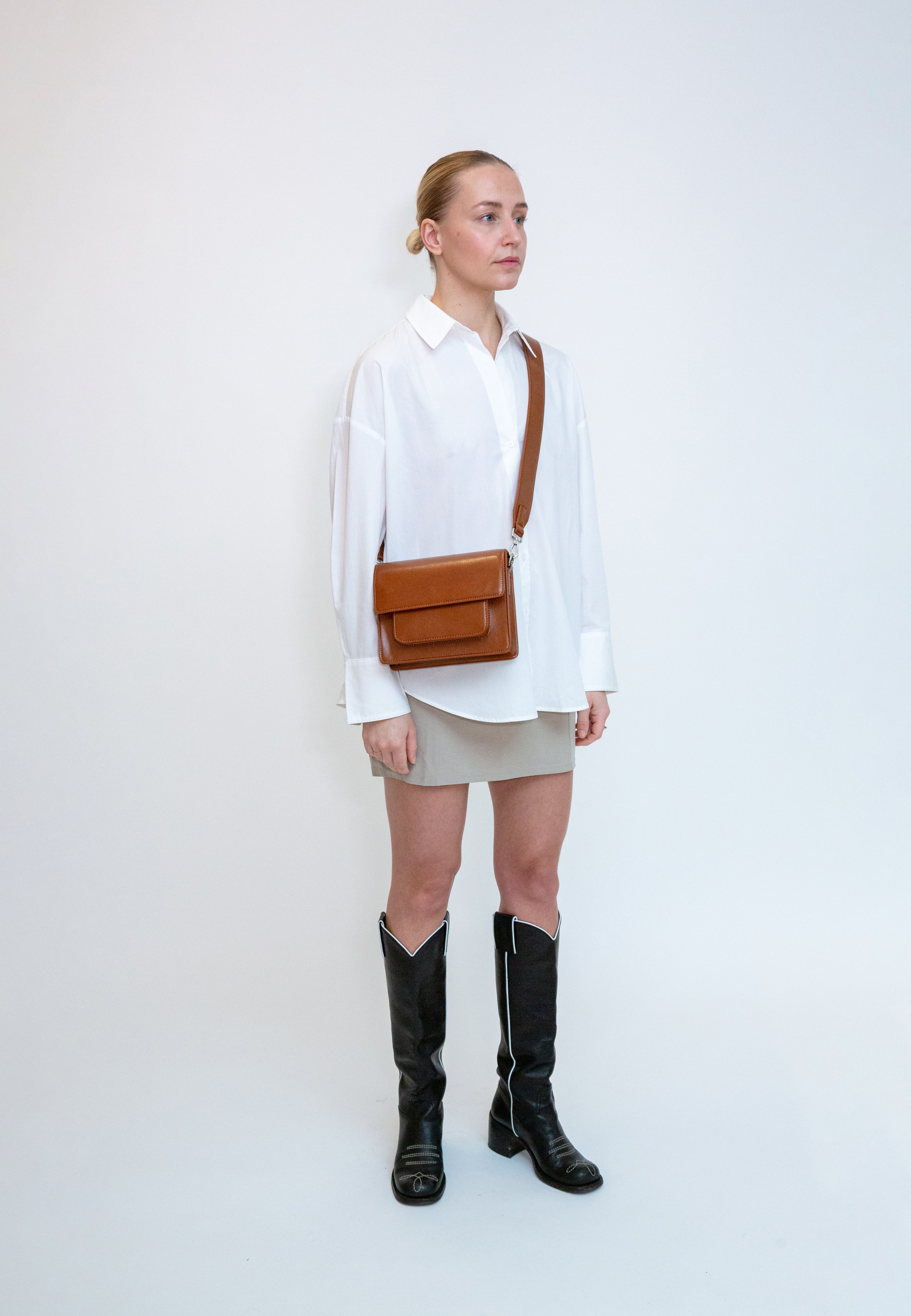 HVISK CAYMAN POCKET GLOSSY STRUCTURE Crossbody 499 Brown Amber