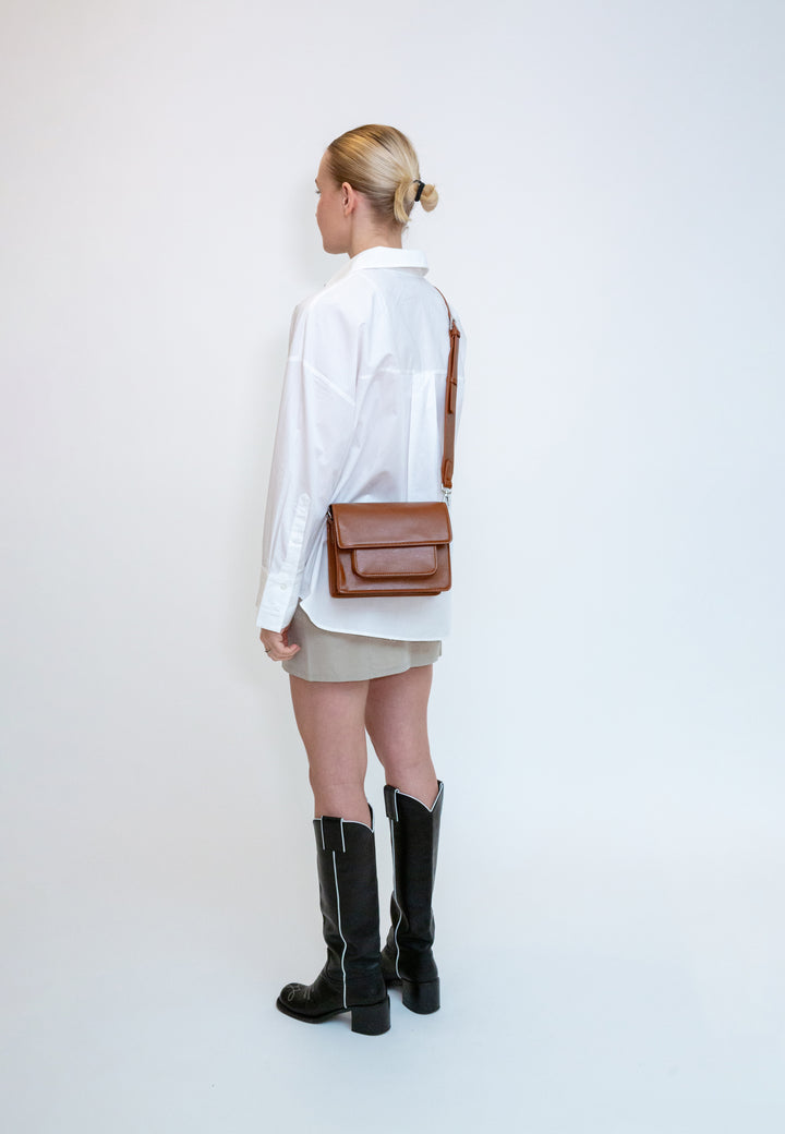 HVISK CAYMAN POCKET GLOSSY STRUCTURE Crossbody 499 Brown Amber