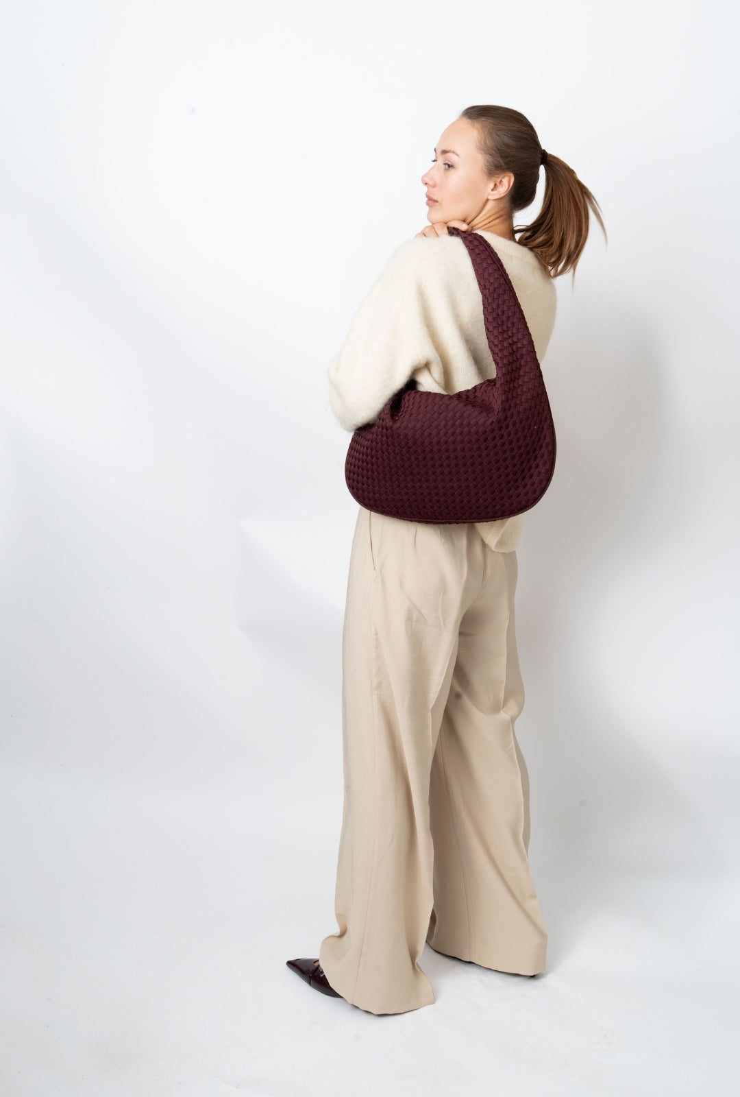 HVISK HAZE BRAIDED NEOPRENE Tote Bag 475 Midnight Plum