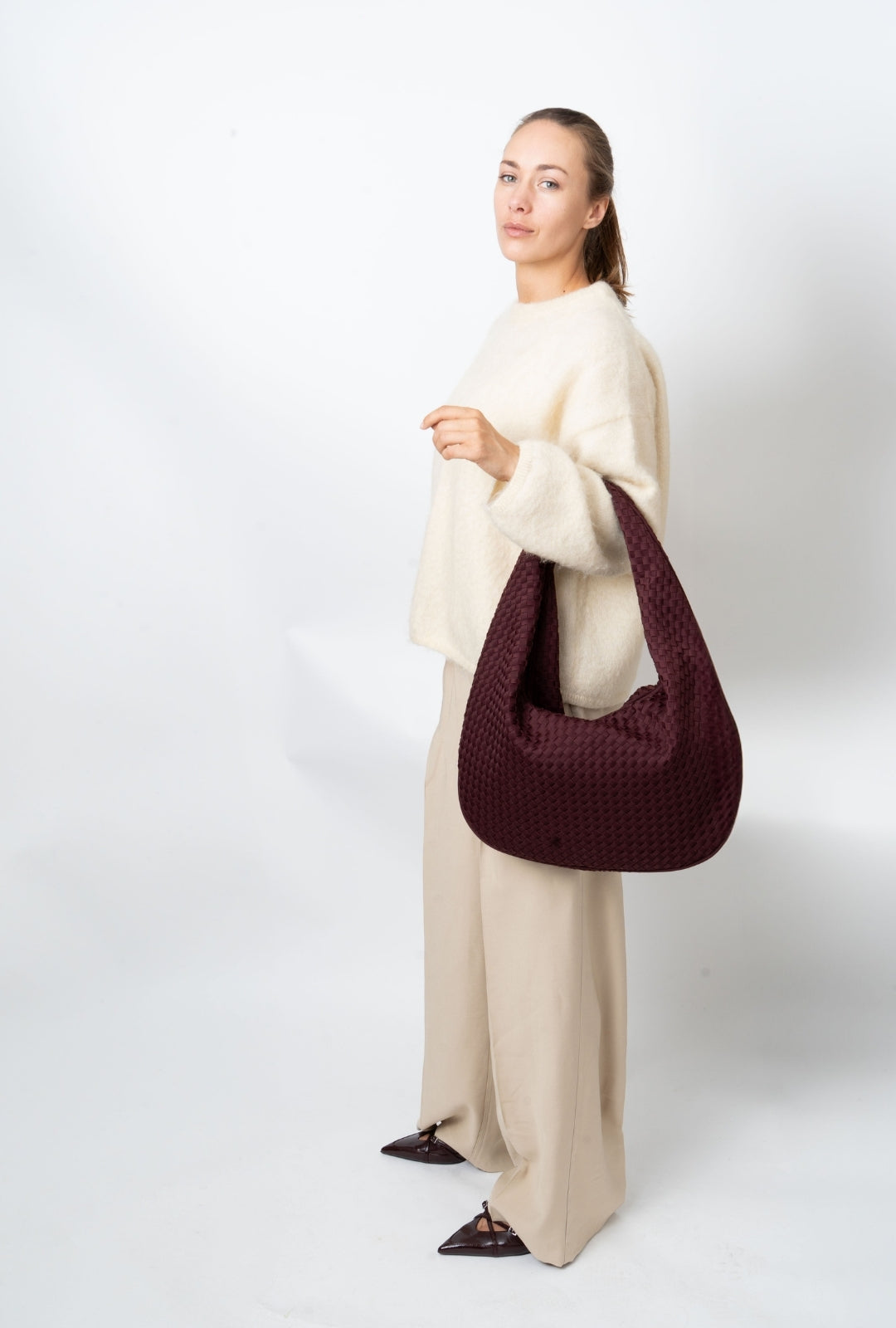 HVISK HAZE BRAIDED NEOPRENE Tote Bag 475 Midnight Plum