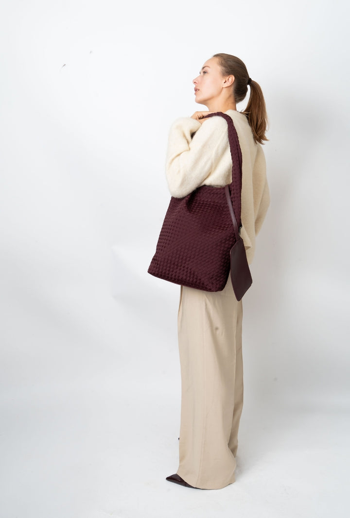 HVISK HOBO BRAIDED NEOPRENE Tote Bag 475 Midnight Plum