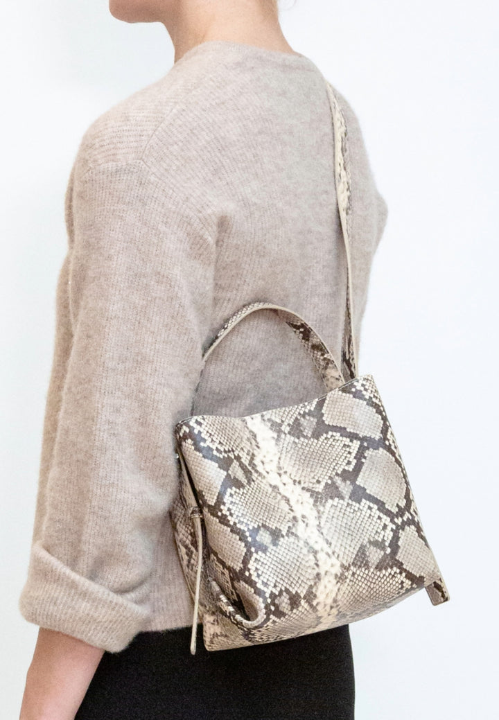 HVISK Molly Scaly Bucket Bag 506 Ivory