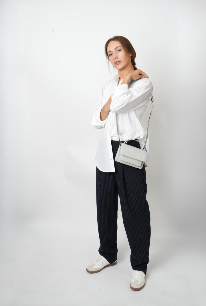 HVISK RENEI GLOSSY STRUCTURE Crossbody 477 Grey Aura