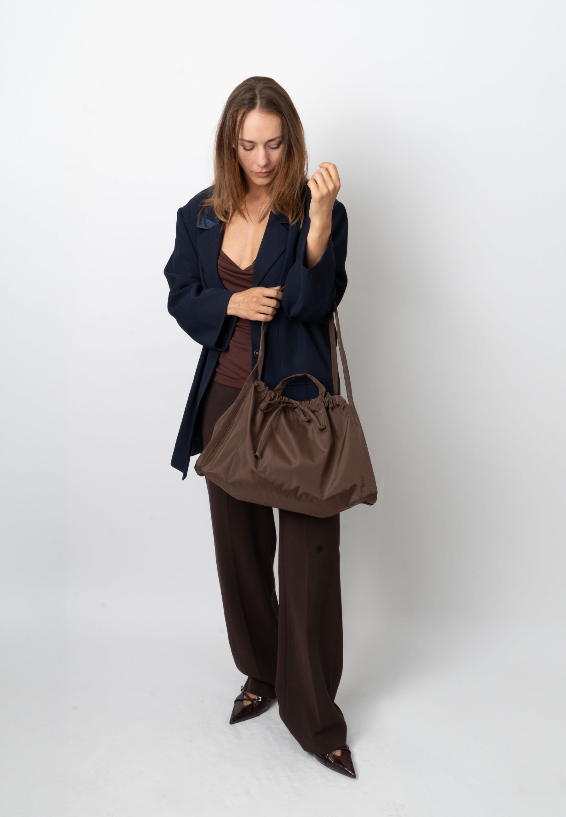 HVISK SAGE MEDIUM MATTE TWILL Handle Bag 485 Espresso