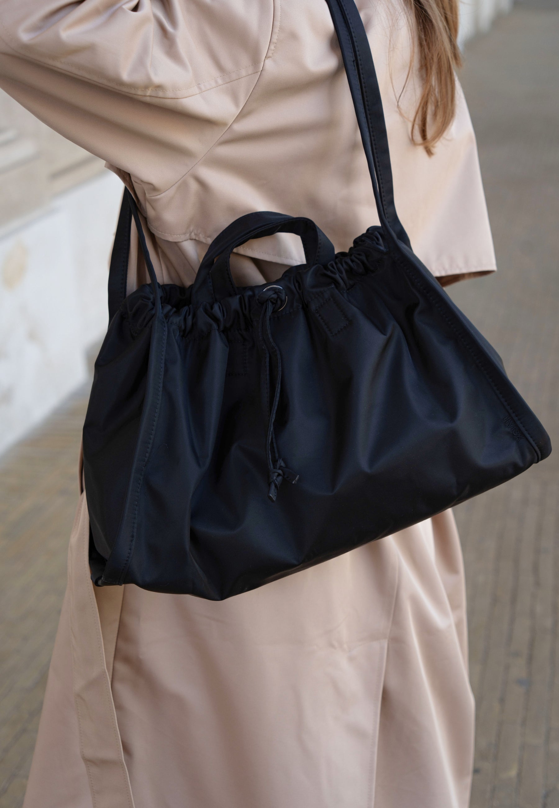 HVISK SAGE MEDIUM MATTE TWILL Handle Bag 009 Black