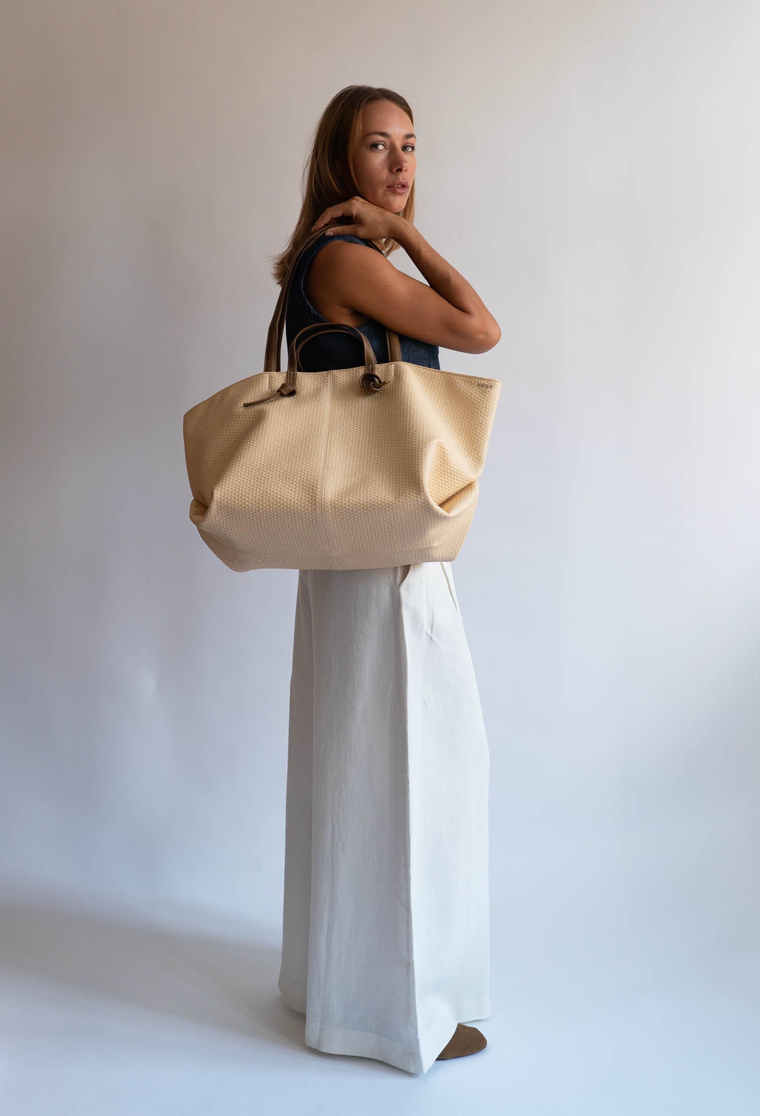 HVISK TOWNY RAFFIA STRUCTURE Tote Bag 471 Raffia Sand
